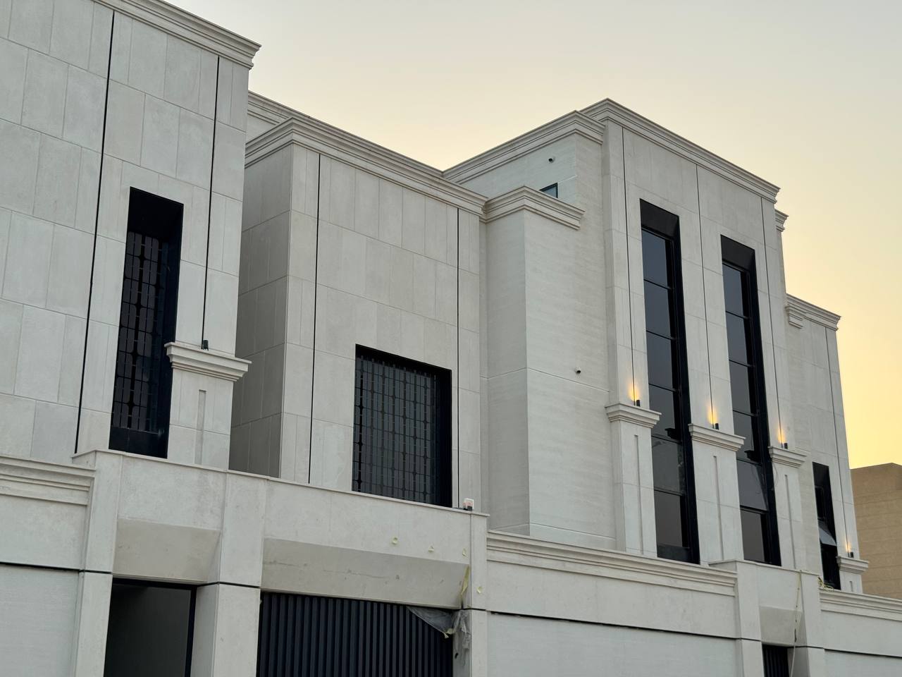 property_image_0