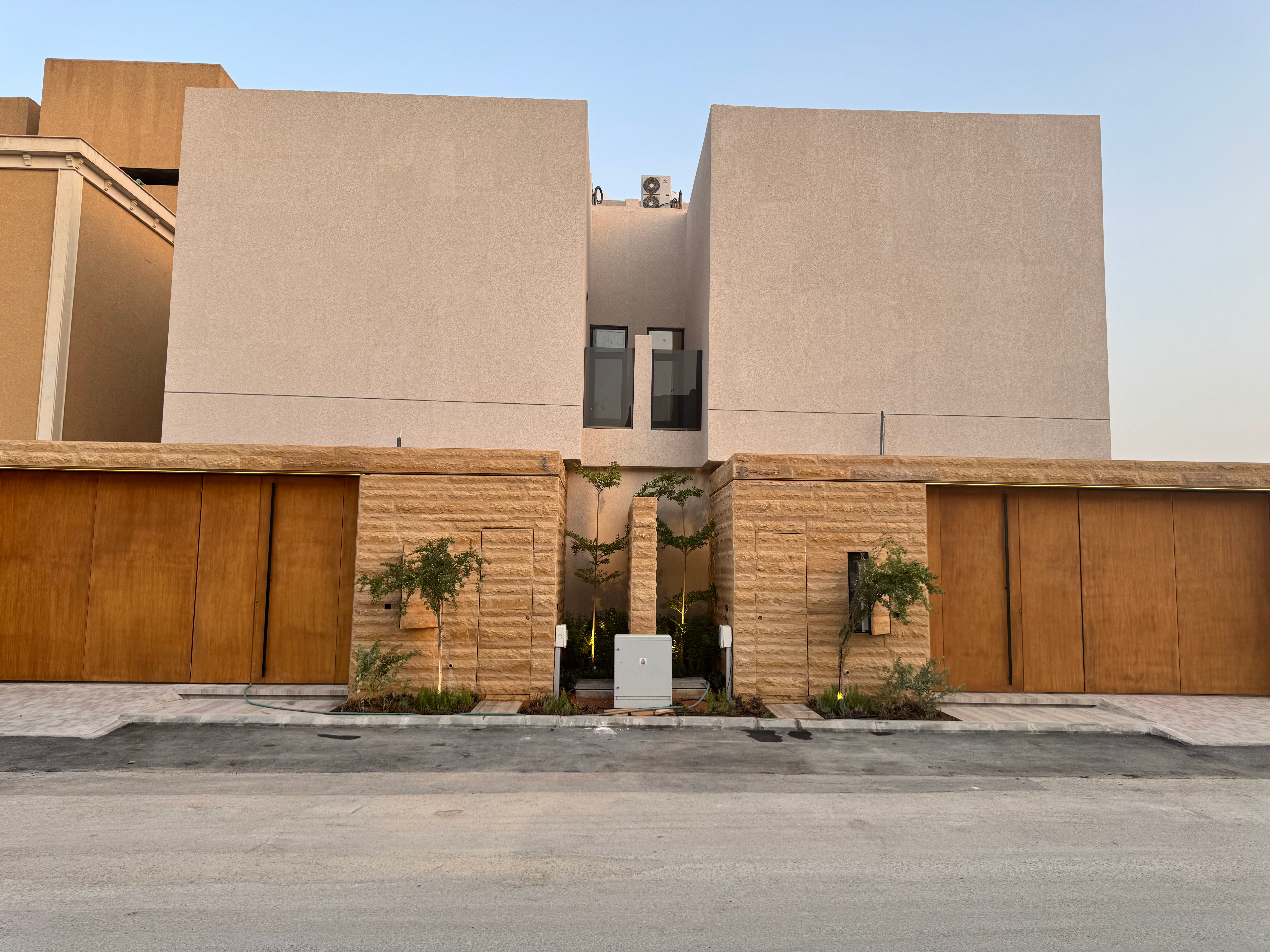 property_image_0